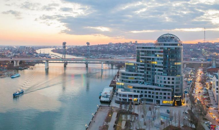 ຣອສຕອບ-ອອນ-ດອນ ແລະ ບັນຍາກາດຟຸດບານຂອງມັນ