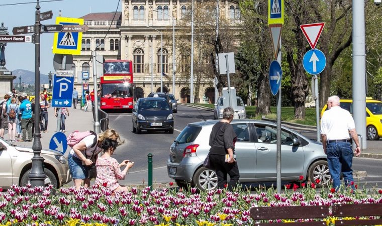 Ein Auto in Ungarn mieten: Reiseführer 2026