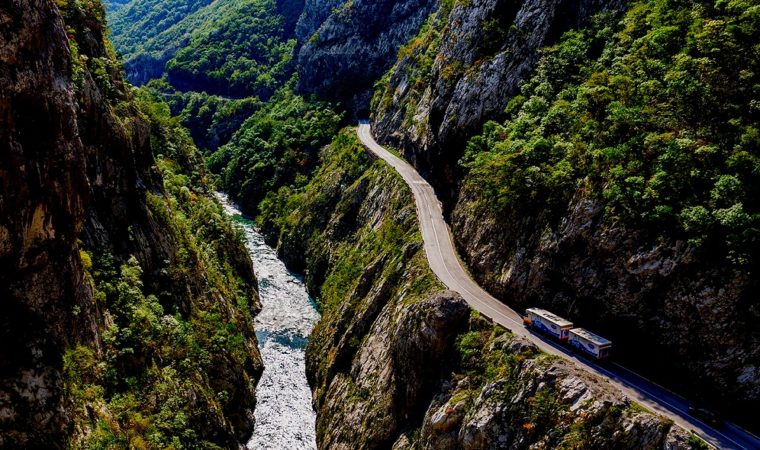 ផ្លូវវៀតណាមក្នុងប្រទេសម៉ុងតេណេហ្គ្រោ៖ មគ្គុទ្ទេសក៍បើកបរ និងទស្សនវិជ្ជា "Polako"