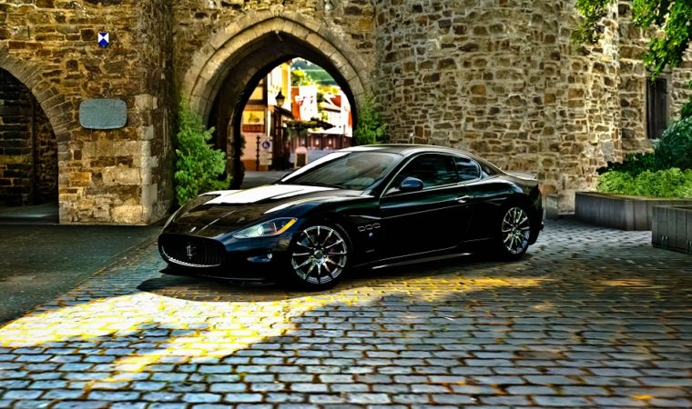 Stair Theaghlach Maserati: Na Bráithre a Bhí Taobh Thiar de Fhinscéal Uathmhara