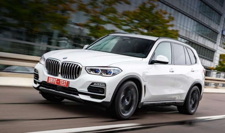 BMW X5 xDrive45e کا جائزہ: BMW کی پلگ اِن ہائبرڈ کو چلانا کیسا لگتا ہے