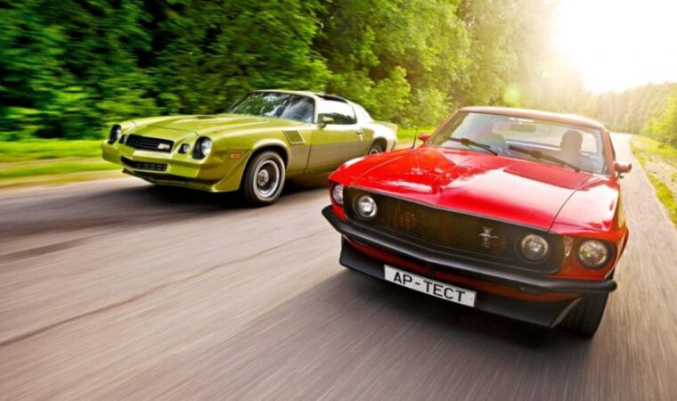 フォード・マスタング vs シボレー・カマロ:50年の歴史を持つポニーカー対決