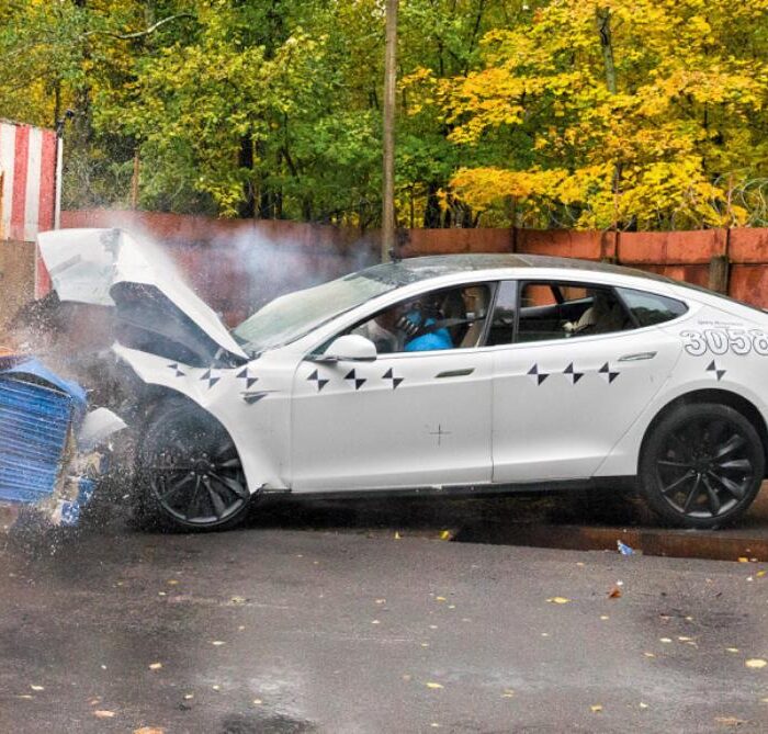 Wiederhergestellter Crashtest des Tesla Model S – Gibt es einen Sicherheitsspielraum?