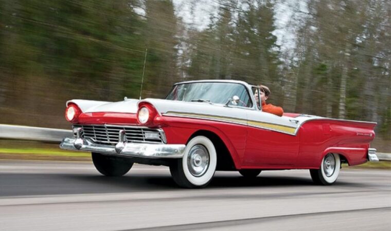 Ford Fairlane 500 Skyliner: the world's first mass-produced coupe ...