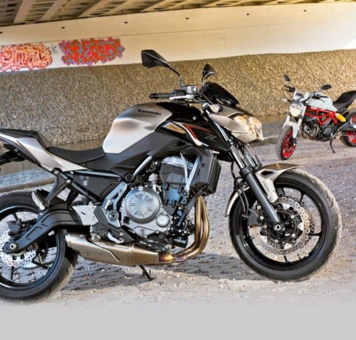 Kawasaki Z650 vs Ducati Monster 797 : Un choc des styles