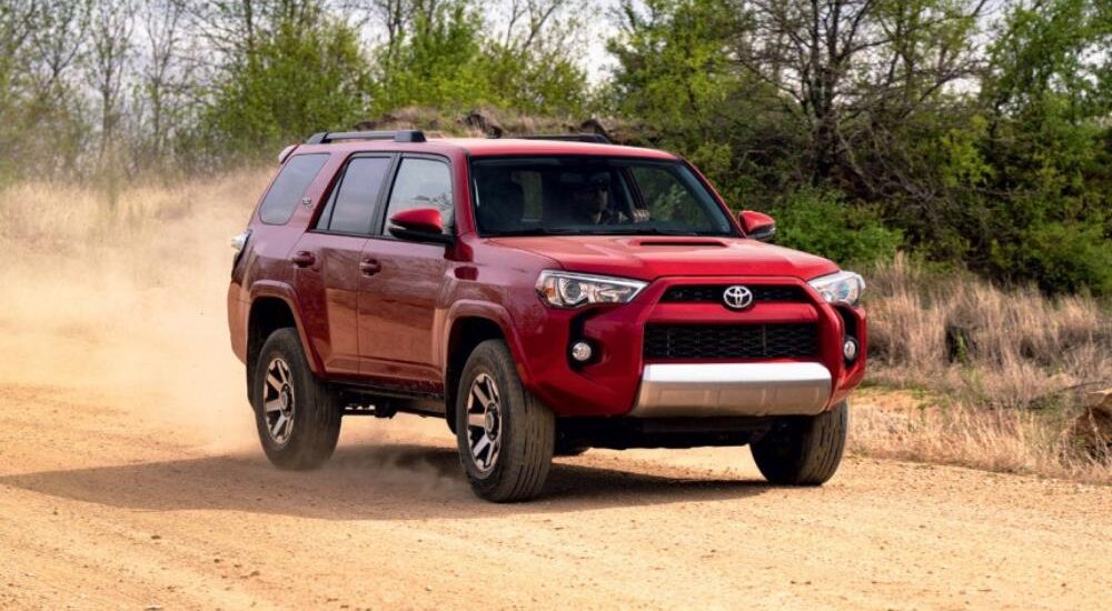 Почему стареющая Toyota 4Runner продолжает процветать в Америке: обзор тестов