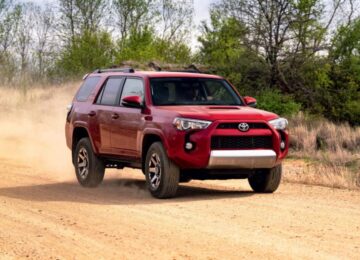 Почему стареющая Toyota 4Runner продолжает процветать в Америке: обзор тестов