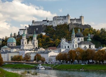 អូទ្រីសល្បីល្បាញអំពីអ្វី?