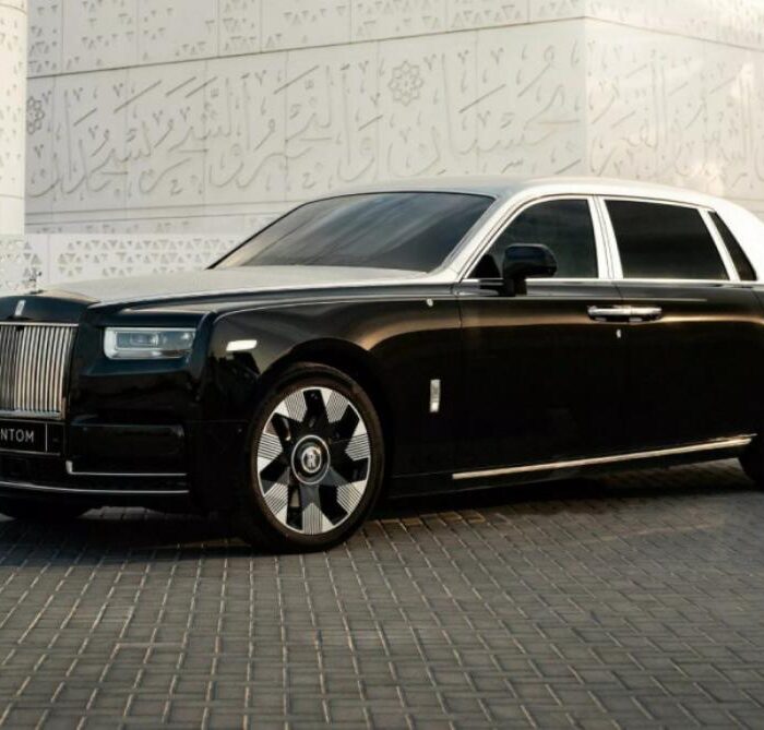 Rolls-Royce Phantom Arabesque: A One-of-a-Kind Special Edition with Laser-Engraved Hood